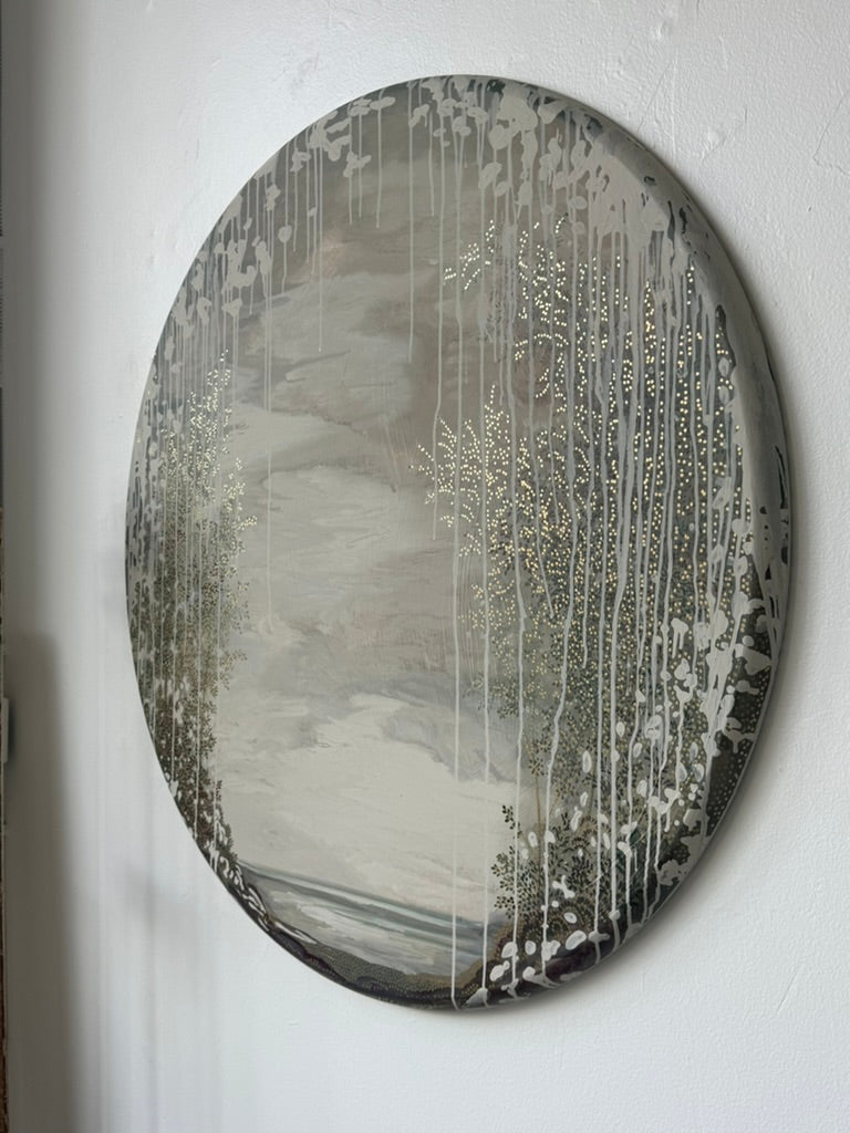 "Reigning Love" round landscape