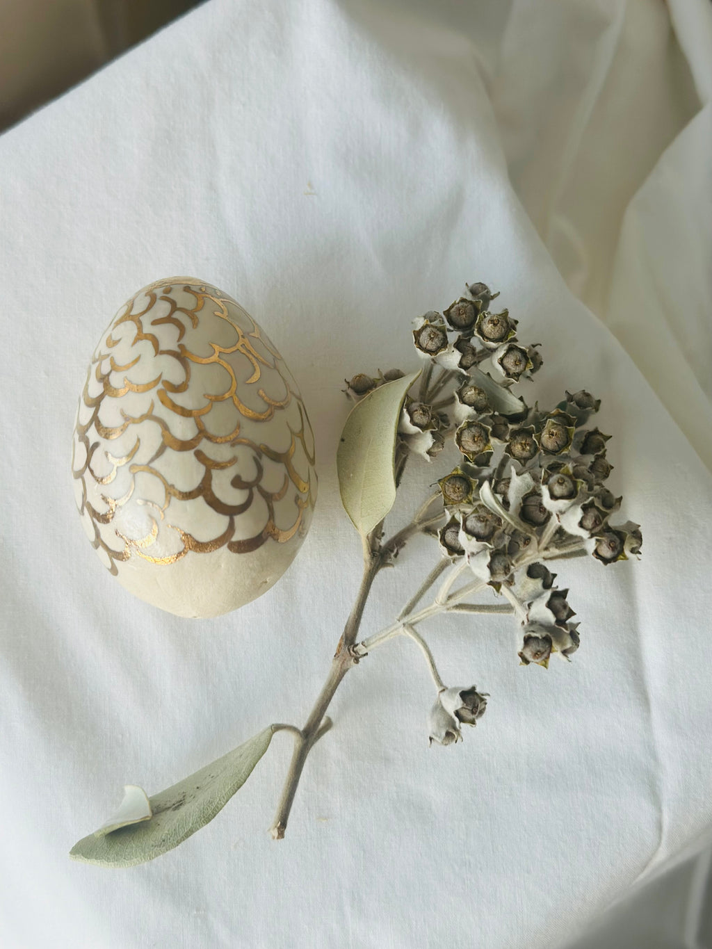 18 ct Gold Ornamental Ceramic Egg