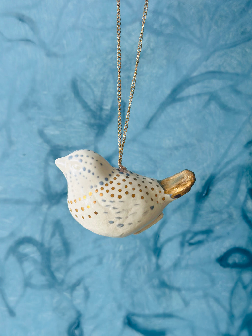 18 ct Gold Tail Ceramic Bird Ornament